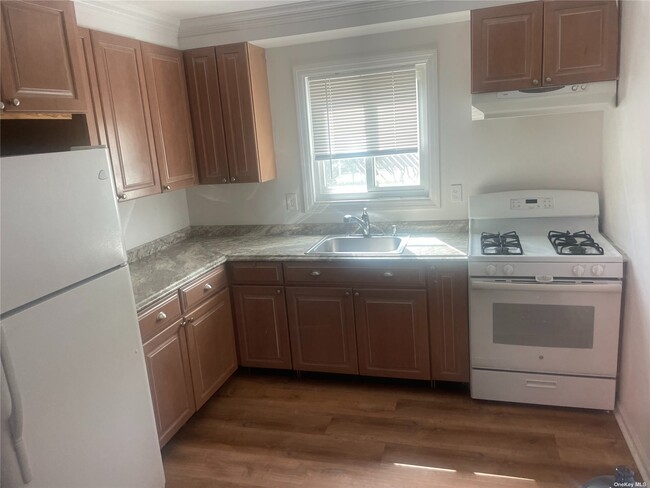 Foto del edificio - 633 Wellwood Ave
