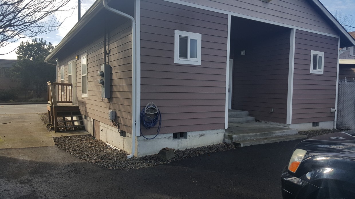 1036 Burwell St, Bremerton, WA 98337 Townhome Rentals in Bremerton WA