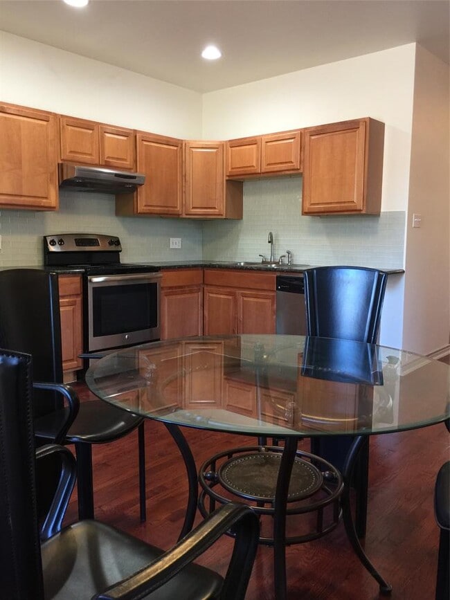 Building Photo - 615 W N Loop Blvd