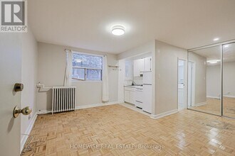 Building Photo - 33 Maitland St