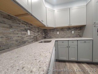 Foto del edificio - 26 Candlewood Lake Rd S