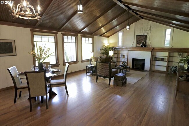 Foto del edificio - Vintage 4 Bedroom Home off Fairmount Blvd