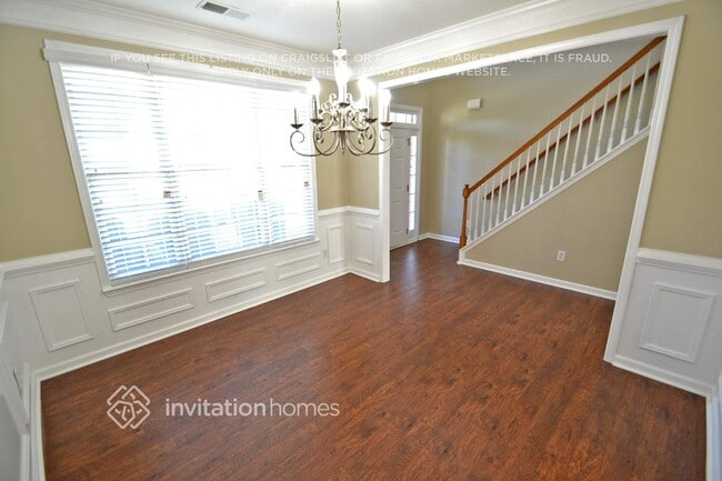 Building Photo - 705 Capri Ridge
