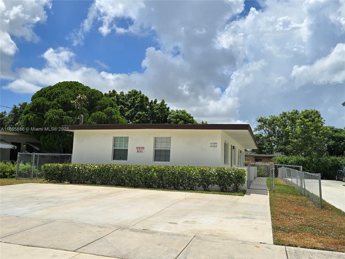 Foto del edificio - 10380 SW 173rd St