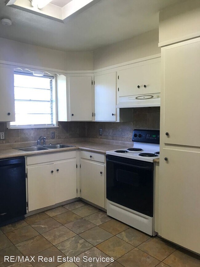 Foto del edificio - 3 br, 1 bath House - 3218 Red Bud Lane