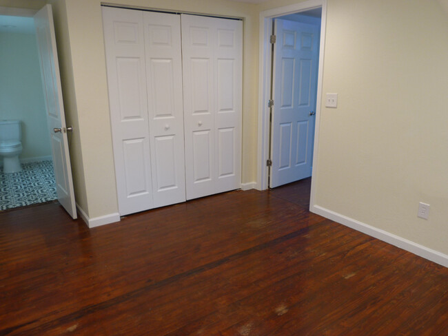 Building Photo - 202 Lakedale Dr