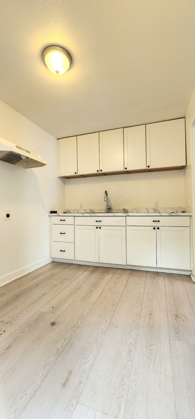 Building Photo - 6719 Narcissus St