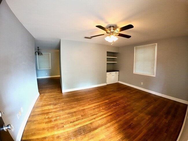 Building Photo - 3/1 Brick Home with Carport w/ fenced in yard
