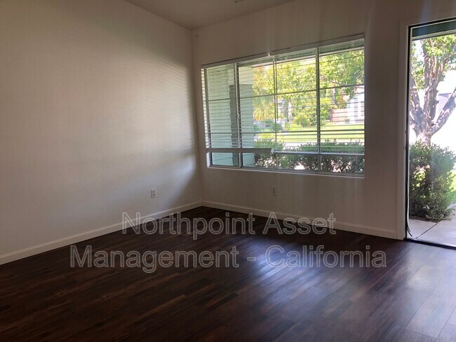 Building Photo - 1319 Longfellow Cir