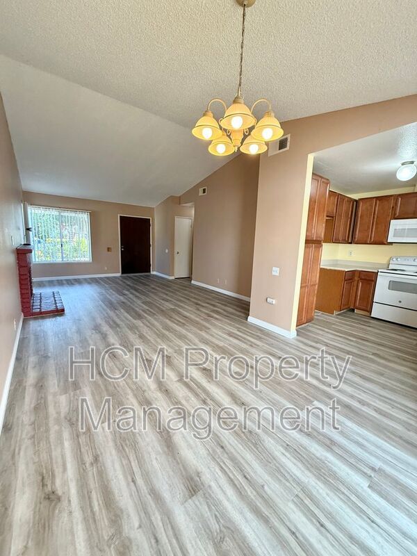 Building Photo - 27102 Valleymont Rd