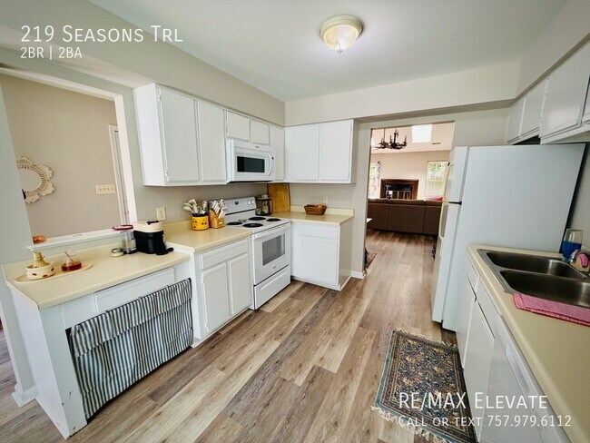 Foto del edificio - 219 Seasons Trail
