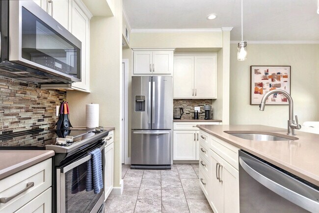 Foto del edificio - 4414 Cedar Springs Rd
