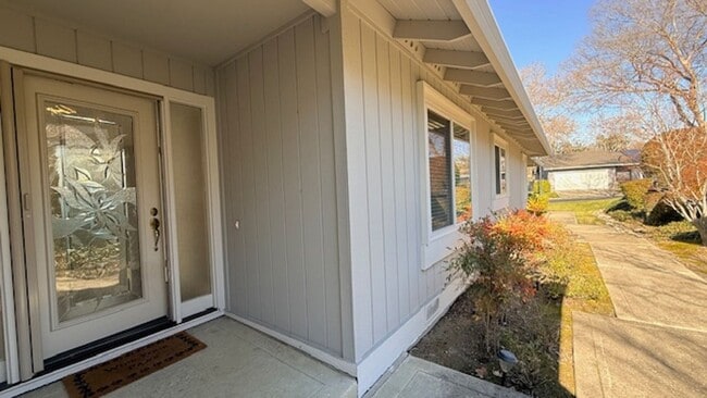 Foto del edificio - Gorgeous 2BD/2BA, Single-Story TH in Crow Canyon Country Club, Danville- Available NOW!