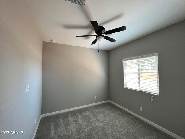 Foto del edificio - 843 E Wiley Way