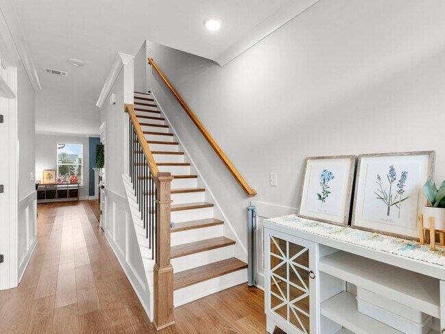 Building Photo - 4 Bedroom Single Family Home in Resort Sty...