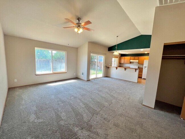 Building Photo - 3 Bedroom 2 Bath Home for Lease with Fully...