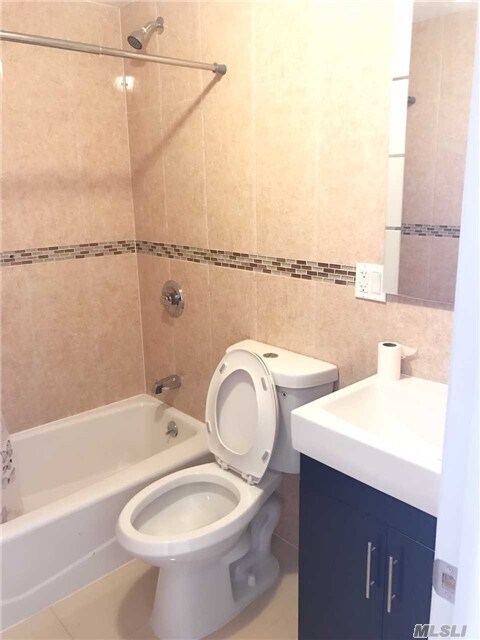 Foto del edificio - 148-26-148-58 58th Ave