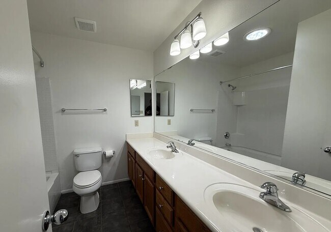 Foto del edificio - 1410 E Verlea Dr