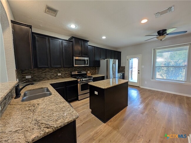 Building Photo - 248 Oak Creek Way
