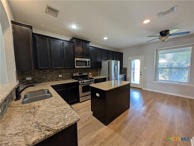 Foto del edificio - 248 Oak Creek Way