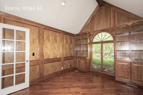 Building Photo - 3405 W 121st St