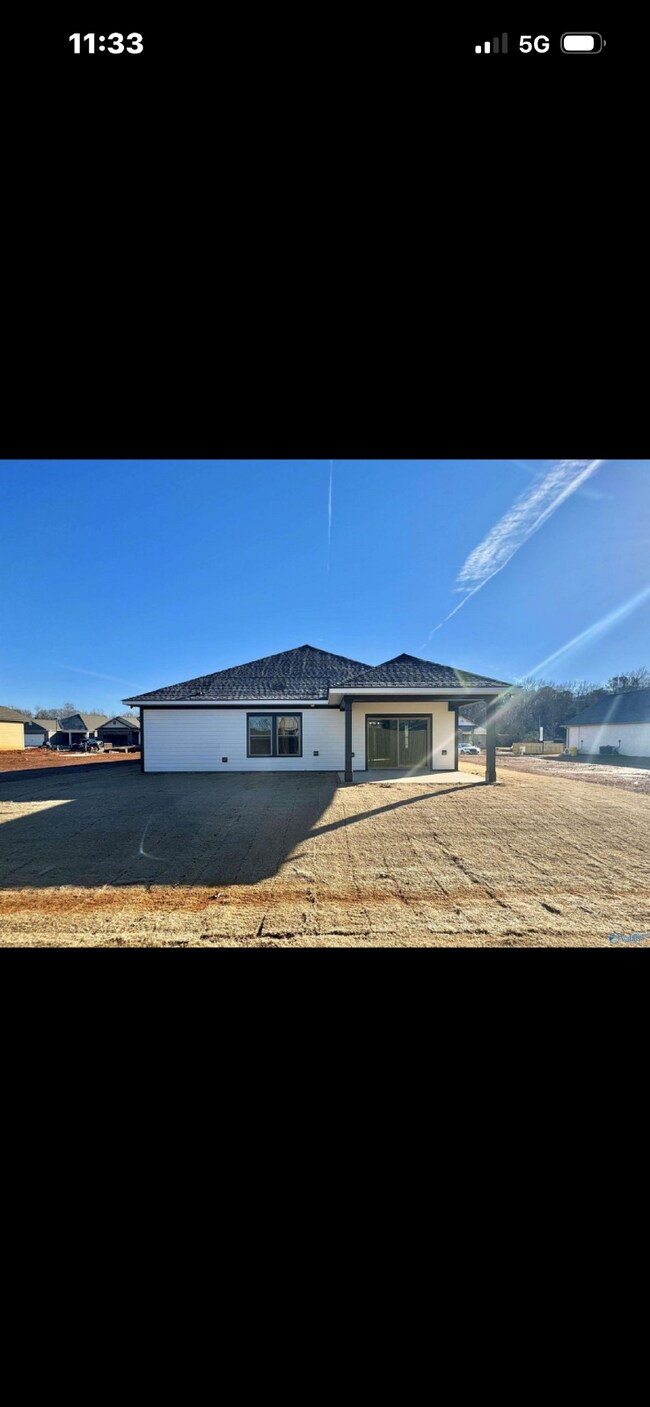 Foto del edificio - "NEWLY BUILT- Spacious 4-Bedroom Haven with Granite Elegance and Cozy Fireplace in Harvest"