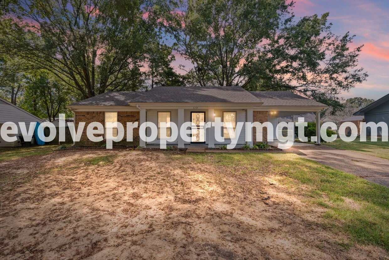 Foto principal - Charming Collierville home in PRIME location!
