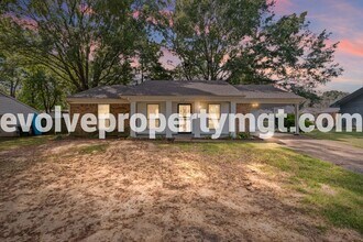 Building Photo - 379 Easonwood Ave