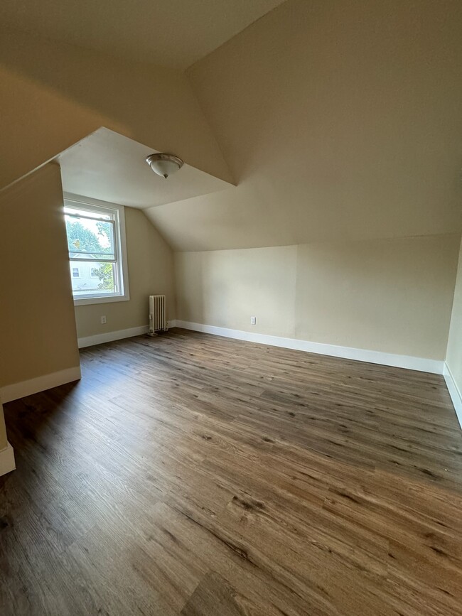 Building Photo - 120 Sunset Ave