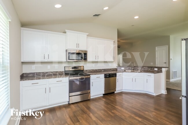 Building Photo - 78109 Saddle Rock Rd