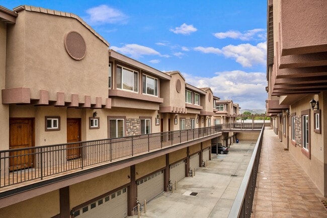 Building Photo - 5241 Colodny Dr