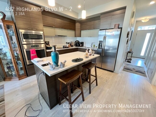 Photo du bâtiment - ?? Modern 2-Bedroom, 2.5-Bathroom with Gar...