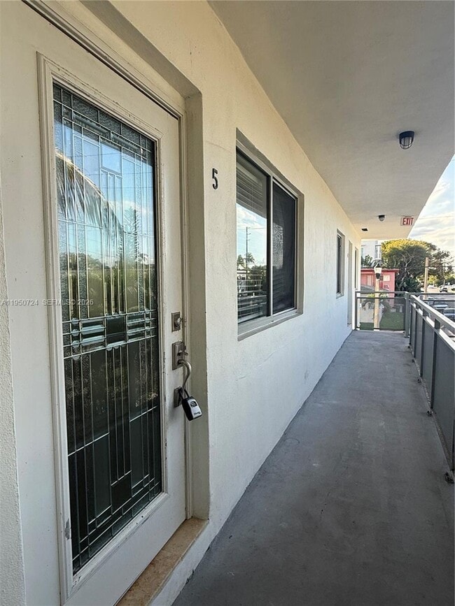 Building Photo - 8435 Crespi Blvd