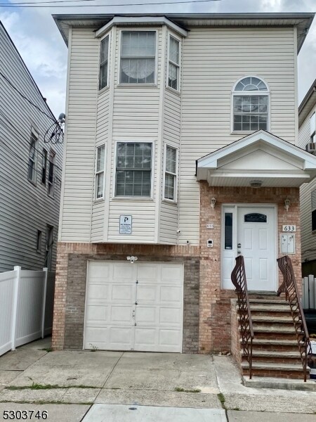 Primary Photo - 633 Magnolia Ave