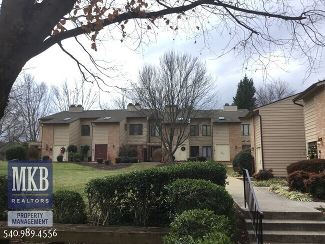 Building Photo - Beautiful Condo in Windward 3 Bedrooms and...