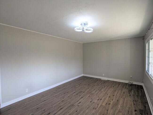Foto del edificio - Spacious 3 bed 2 bath in Greenwood!