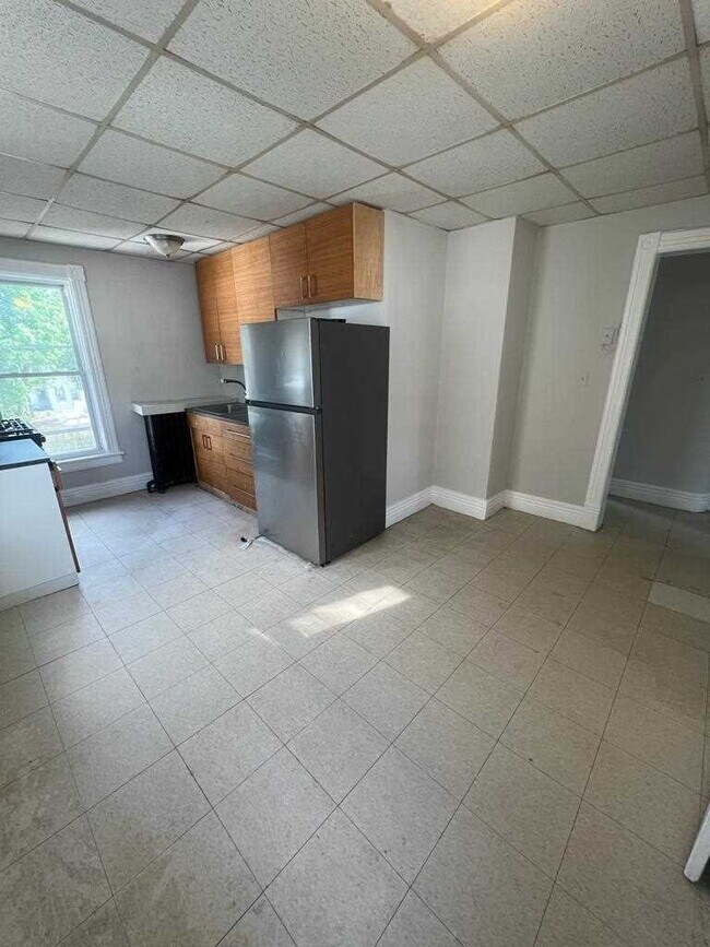 328 Church St Unit 2, Poughkeepsie, NY 12601 Room for Rent in