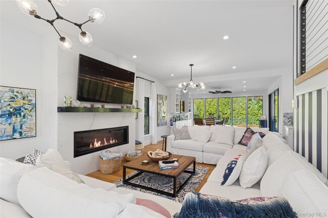 Building Photo - 9 Debras Way