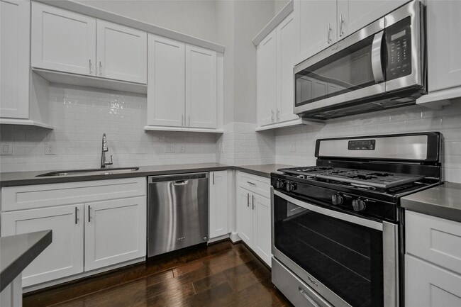 Building Photo - 2426 Cochran St