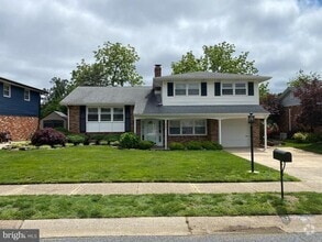 Building Photo - 2721 Burnley Rd