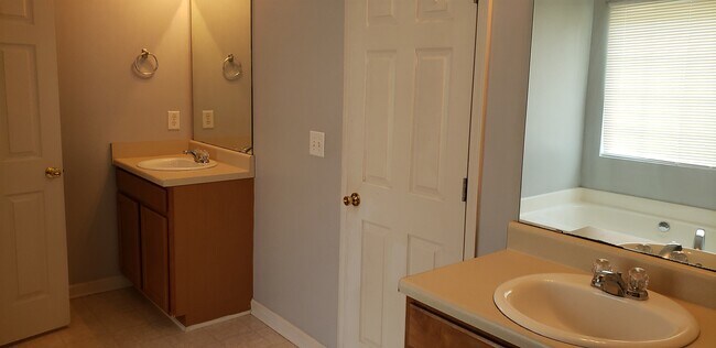 Foto del edificio - 645 Pointe S Pkwy