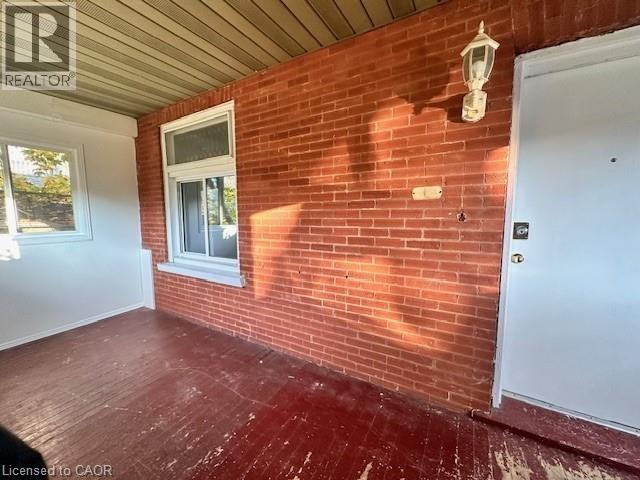 Photo du bâtiment - 63 Pandora Ave N