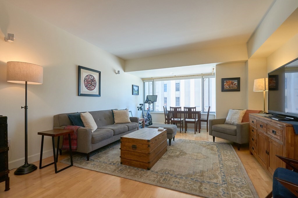 Primary Photo - 10 Bowdoin St