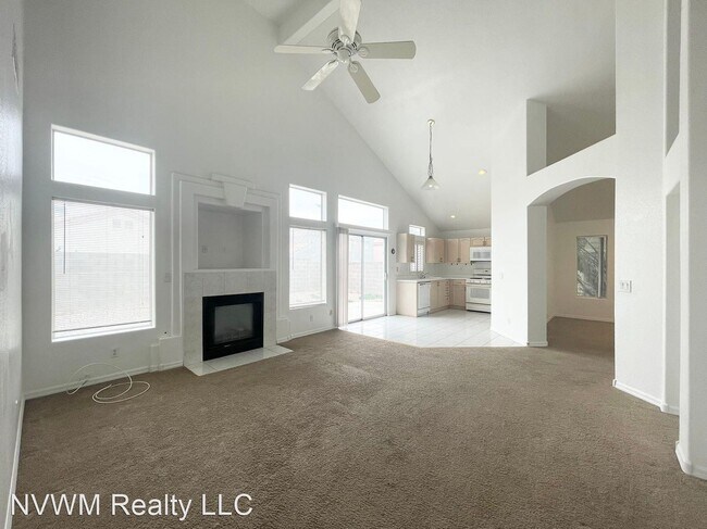 Foto del edificio - 3 br, 3 bath House - 7906 W Gilmore Ave
