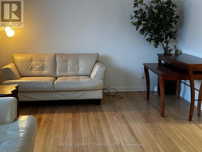 Building Photo - 3590 Devine Rd