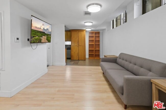 Foto del edificio - 10982 Roebling Ave