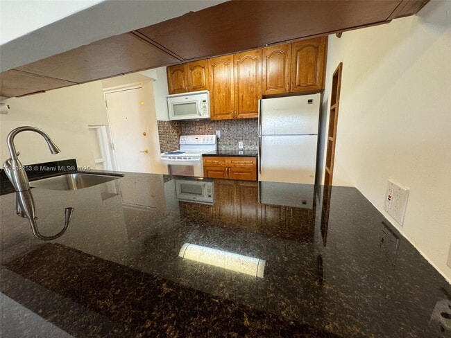 Foto del edificio - 10700 SW 108th Ave