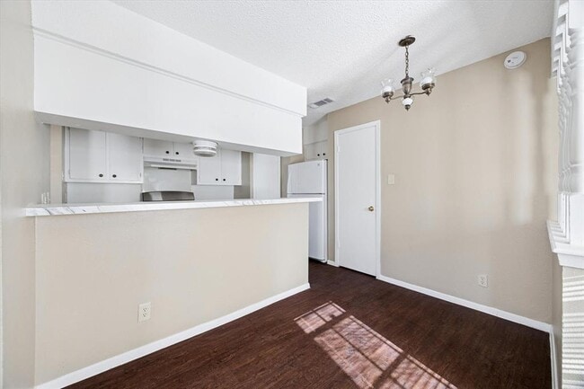 Building Photo - 908 Kirschner Pl