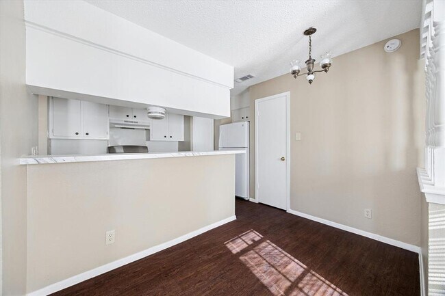 Foto del edificio - 908 Kirschner Pl