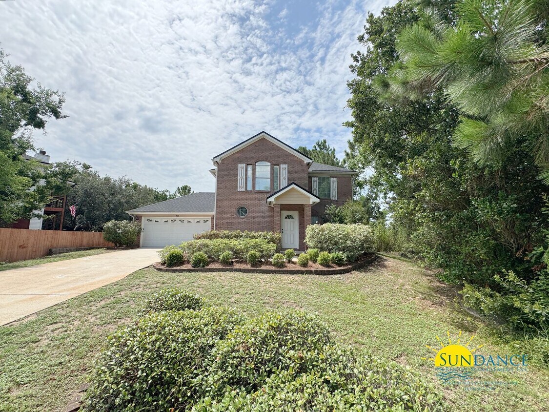 Foto principal - Beautifully Updated Home with Views of the...